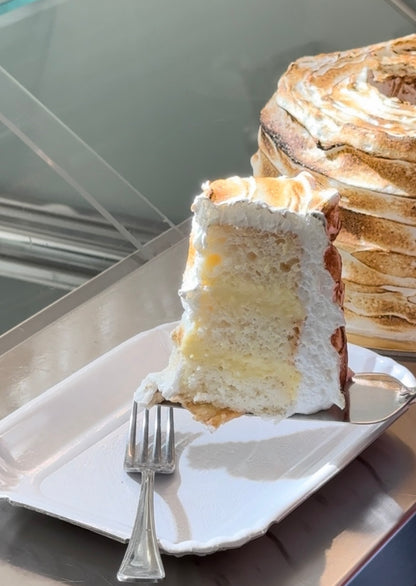 GOLDEN VANILLA MERINGUE CAKE
