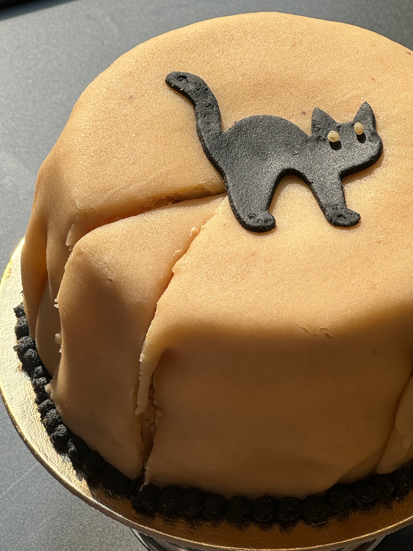 BLACK CAT PRINCESS CAKE