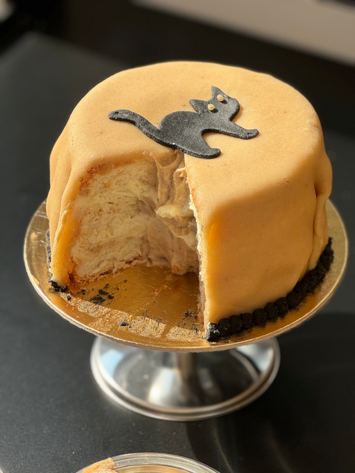 BLACK CAT PRINCESS CAKE