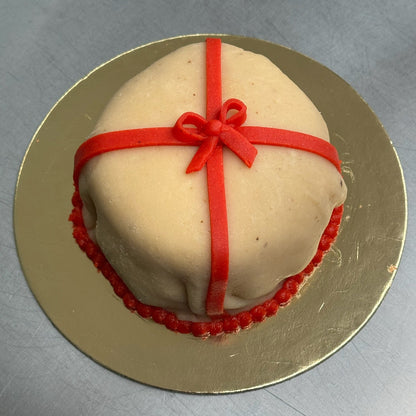 MINI CHRISTMAS GIFT CAKE