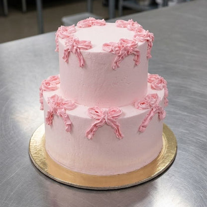 Torta d'angelo con fiocco glassato