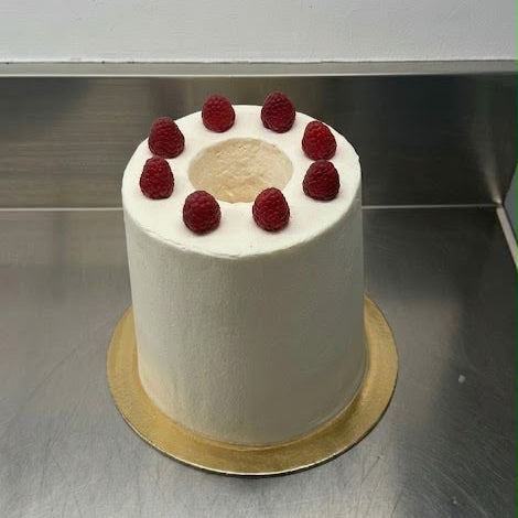 Torta d'angelo glassata al lampone